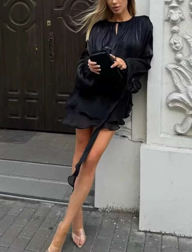 2026 autumn and winter niche design, acetate fiber fairy like loose and elegant tie waist short skirt