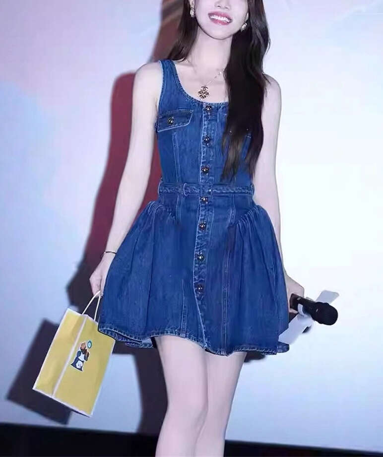 2026 designer fashion celebrity style elegant denim short skirt with shoulder straps, sleeveless waistband, and fluffy skirt