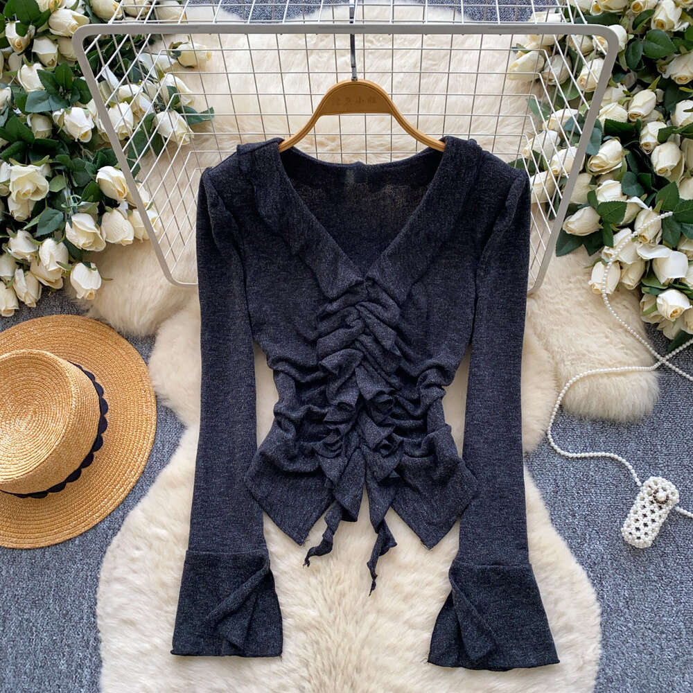 2026 French elegant retro V-neck pleated patchwork long sleeved pleated slim fit top for autumn women to wear