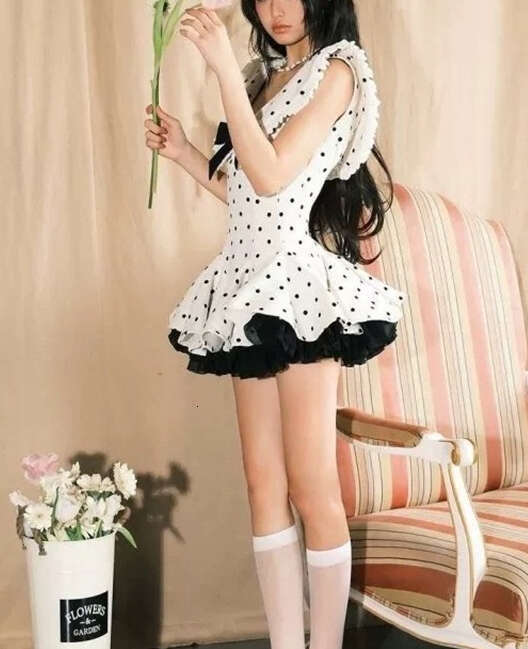 2026 new women's niche design celebrity sweet and spicy style sexy big U-neck navy blue polka dot waist short skirt