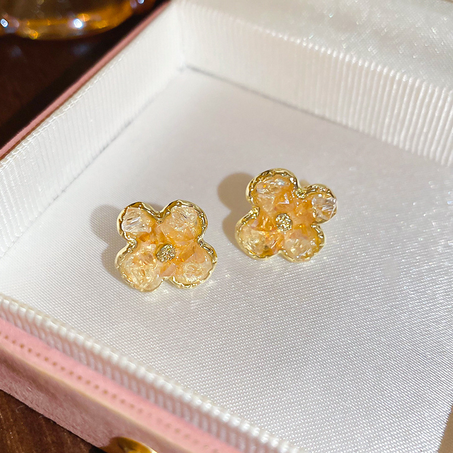 Spring new floral earrings are exquisite, elegant, sweet, with luxurious sophisticated feel, featuring a unique and niche design - view 6