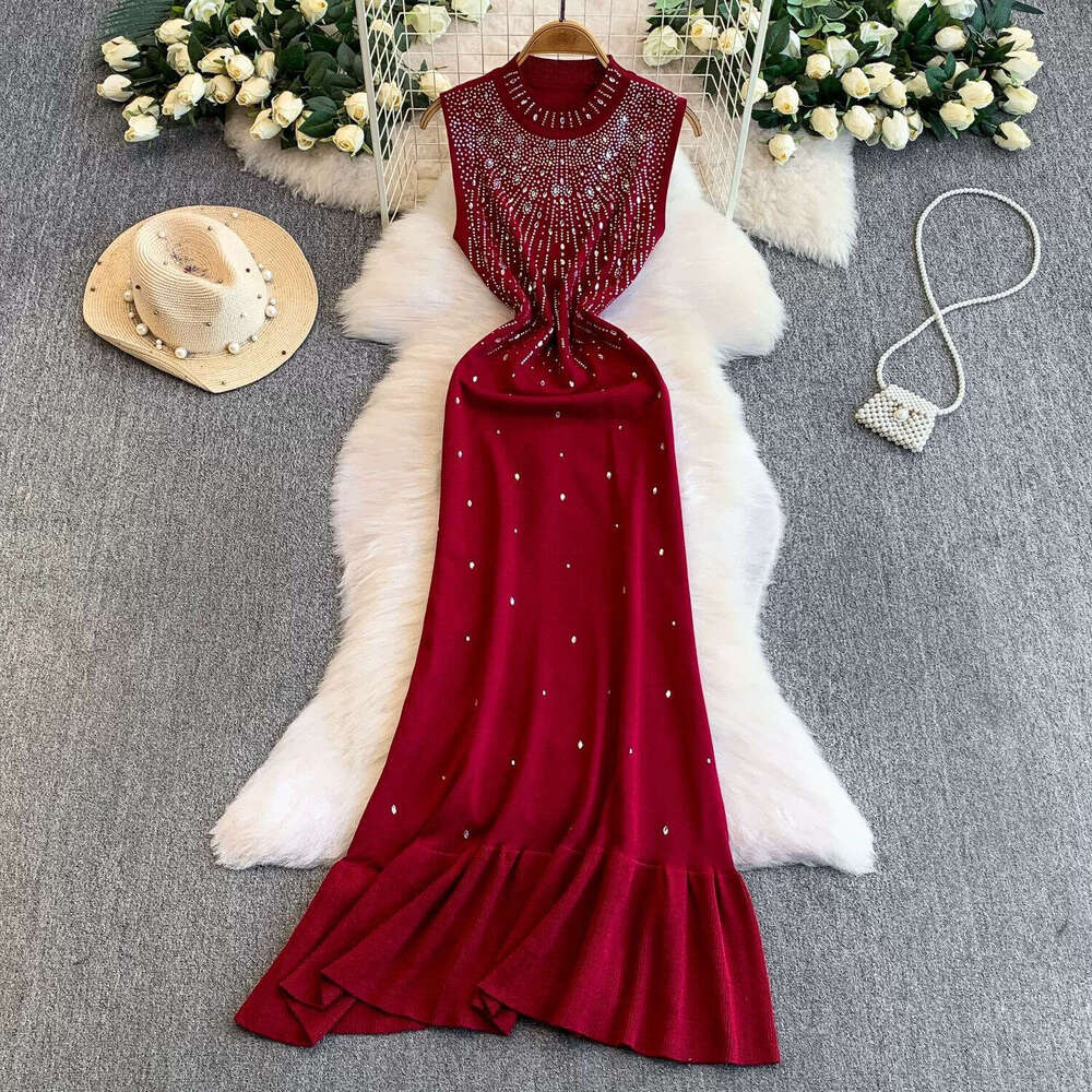 2026 summer French style rhinestone round neck new knitted women's waist cinched fishtail skirt design unique long skirt