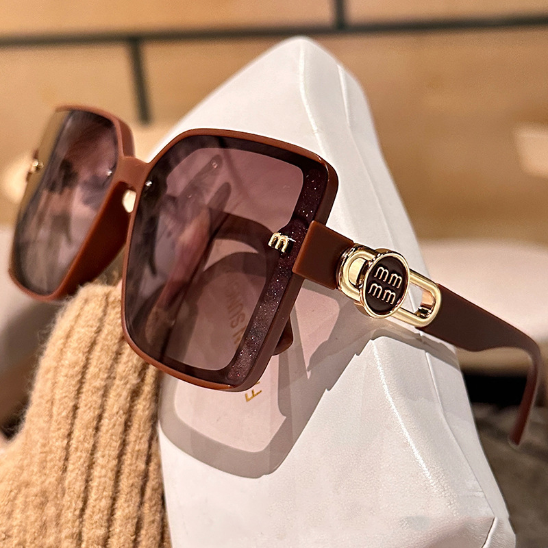 Free shipping 2026 New Fashionable Cut Edge Semi-Framed High-Quality Trendy Minimalist Sunglasses Perk plain
