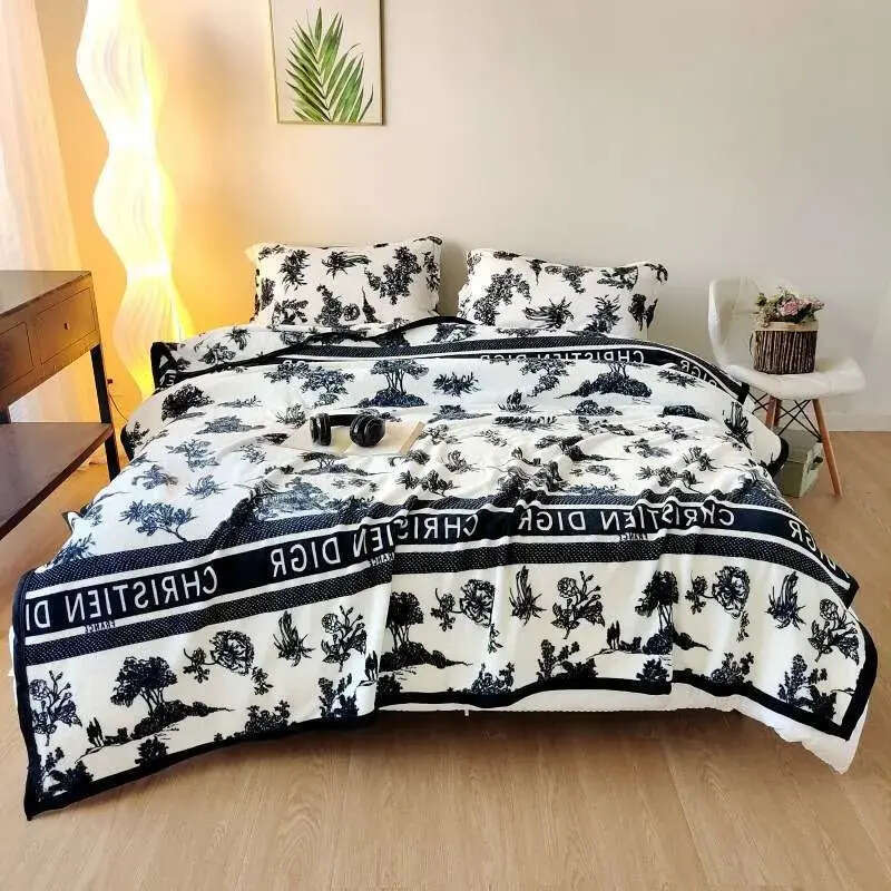 Printed Thickened Milk Velvet Flannel Gift Boxed Air Conditioning Blanket