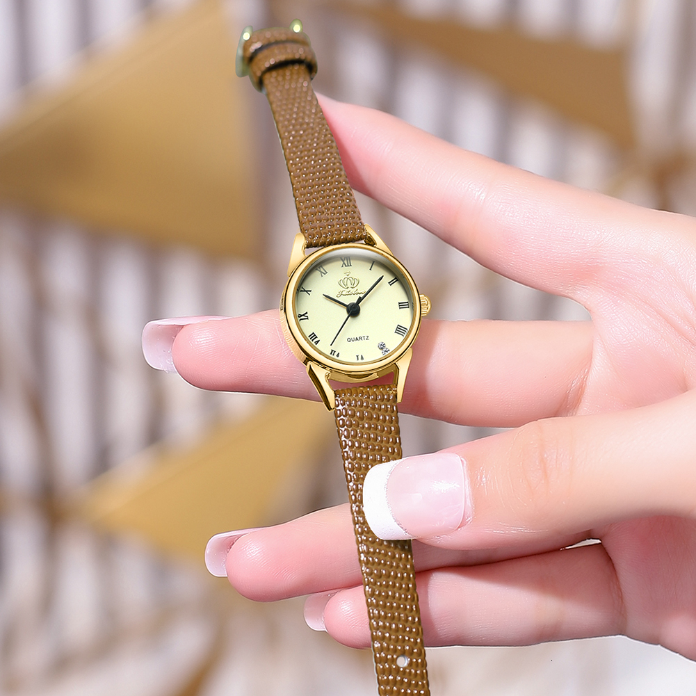 A Designer's Ladies' Watch,a Fashionable And Light Small Gold Watcha Simple And Elegant Niche Netted Women's Watches Men Designer Quart