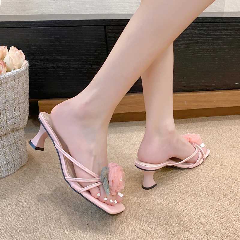 2025 Summer New Soft Leather Square Head Flat Sandals Heel Womens Sandals Slip-On Rubber Outsole Versatile Toe Post K260311