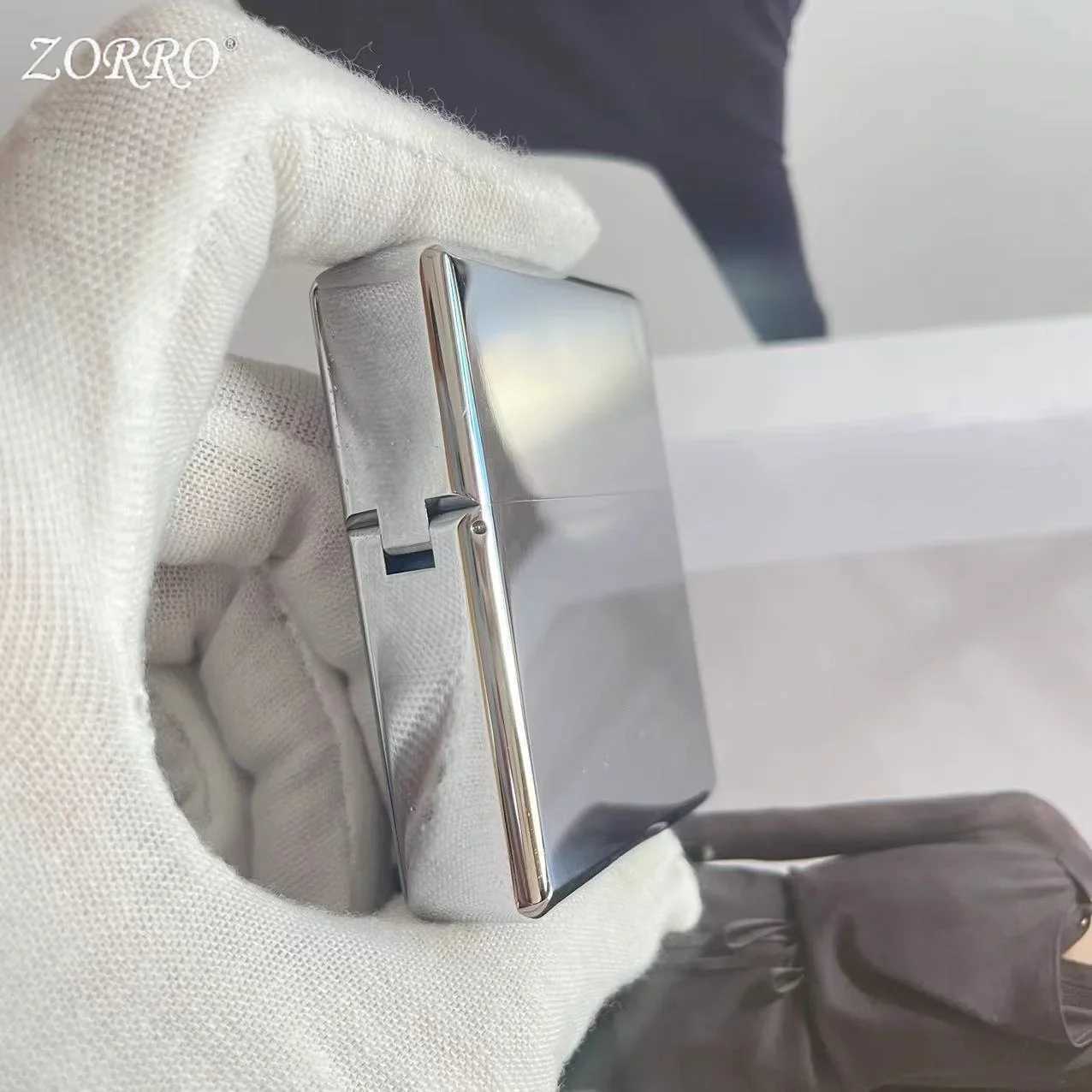 912 Retro High End Waterproof Sealed Armor Constantine Kerosen e Lighter 3/5 Hinge Metal Petrol Lighter Mens Gift N260311