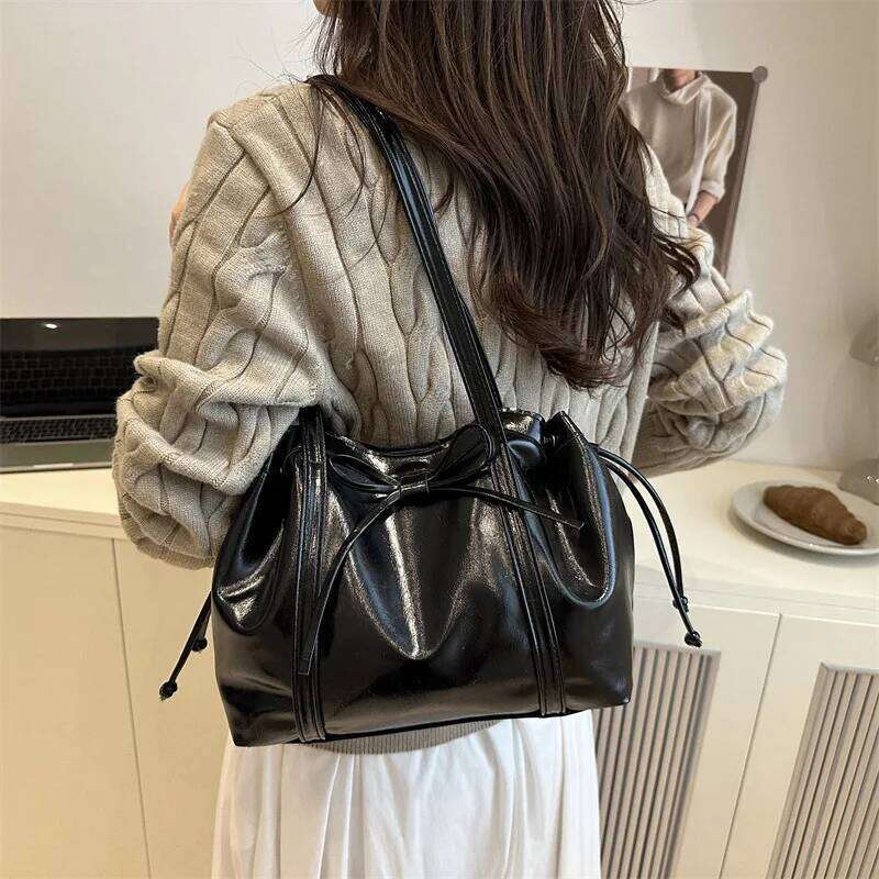 2025 Autumn Niche Tote Bag, Vintage Soft Leather Shoulder Purse for Women, Casual Commuter Crossbody, Versatile Day to Night Bag XJ260311