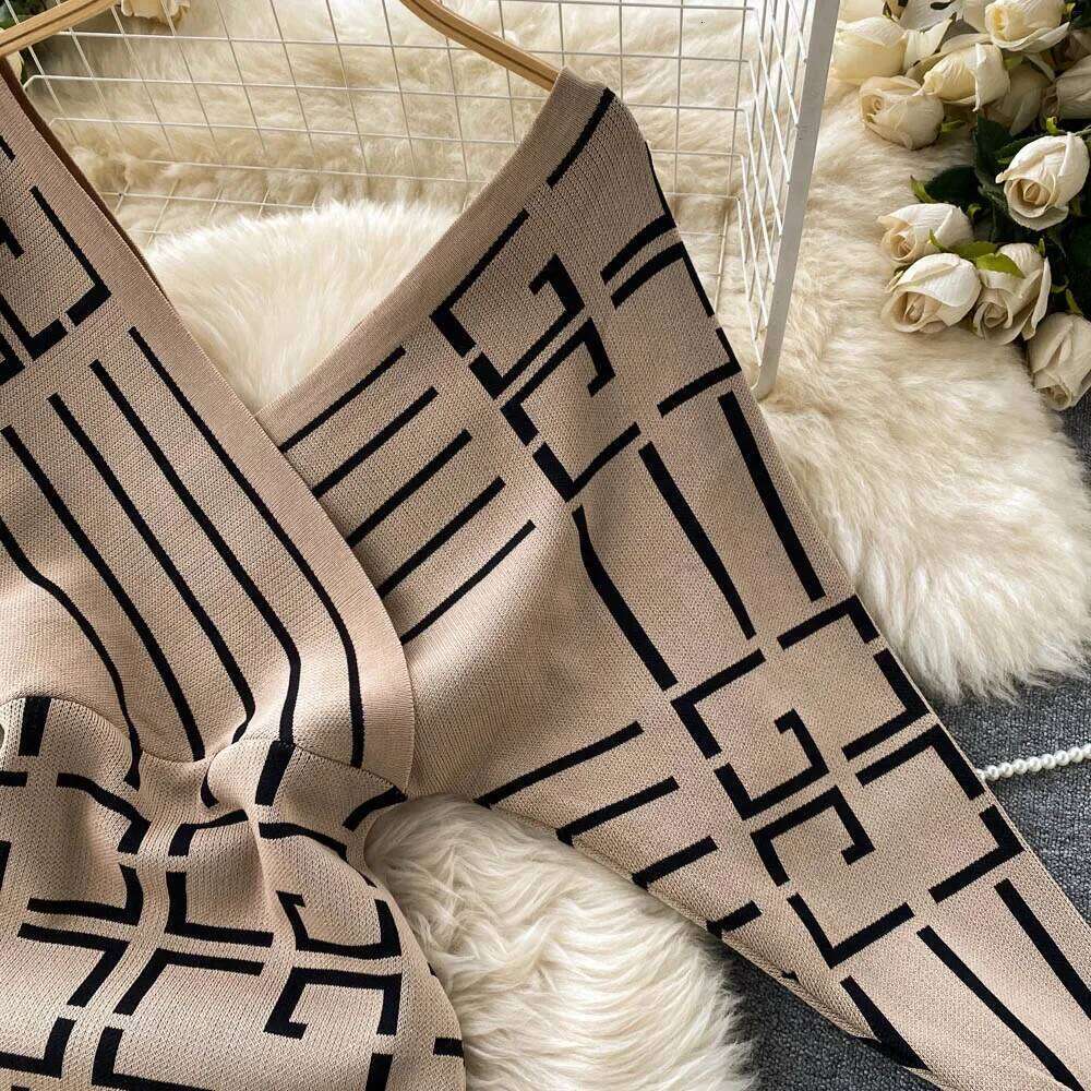 YuooMuoo Brand Fashion Autumn Winter for Women Elegant Long Batwing Sleeve Knitted Bodycon Lady Black Sweater Dress Z260311