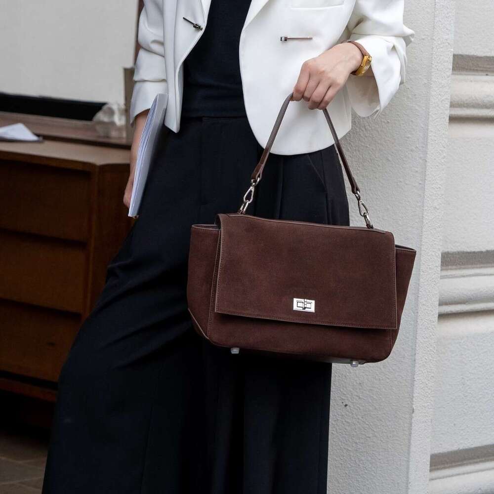 Luxury Shoulder Bags Totes Hobo Korean Style New Top Layer Cowhide Messenger High End Single Crossbody Large Capacity Lock Flip Cover Women S Bag Tren