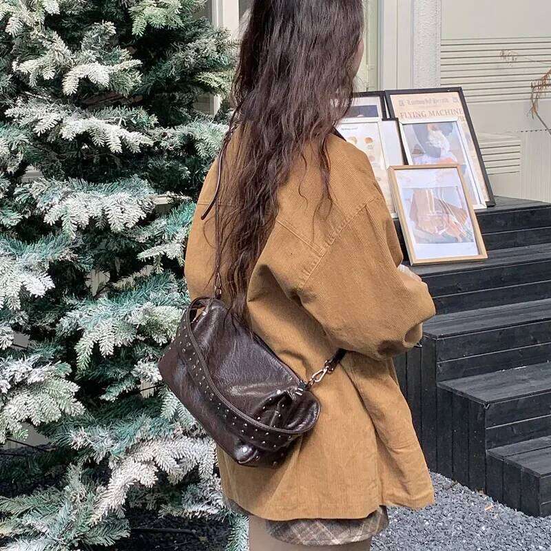 A1Punk Style Rivet Design Large Capacity Lady Handbags bolsas Soft Leather Underarm Bags Women Solid Color Casual Shoulder Bag XJ260311