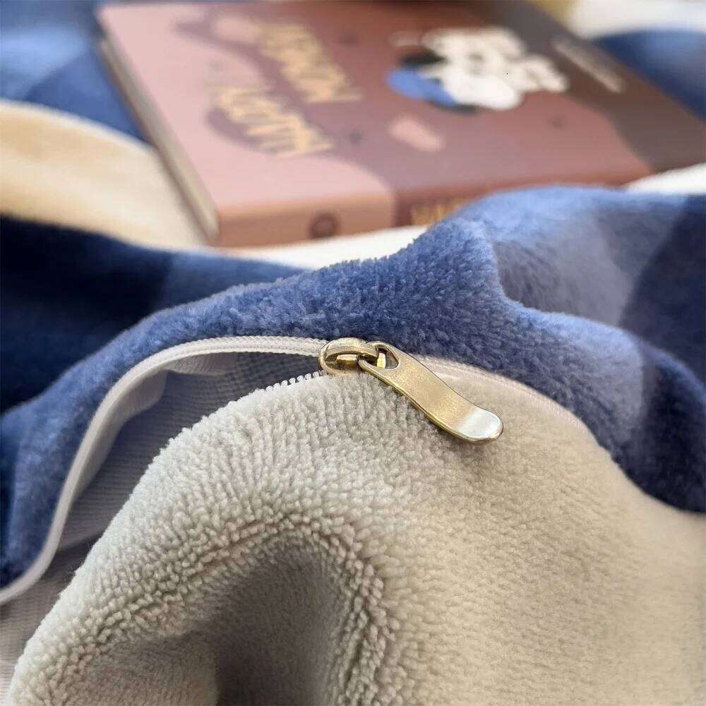 Simple Style Grid Thicken Milk Velvet Bedding Winter Warm Soft Four-Piece Set Bedroom Decor Quilt Cover Bed Sheet Pillowcase H260311