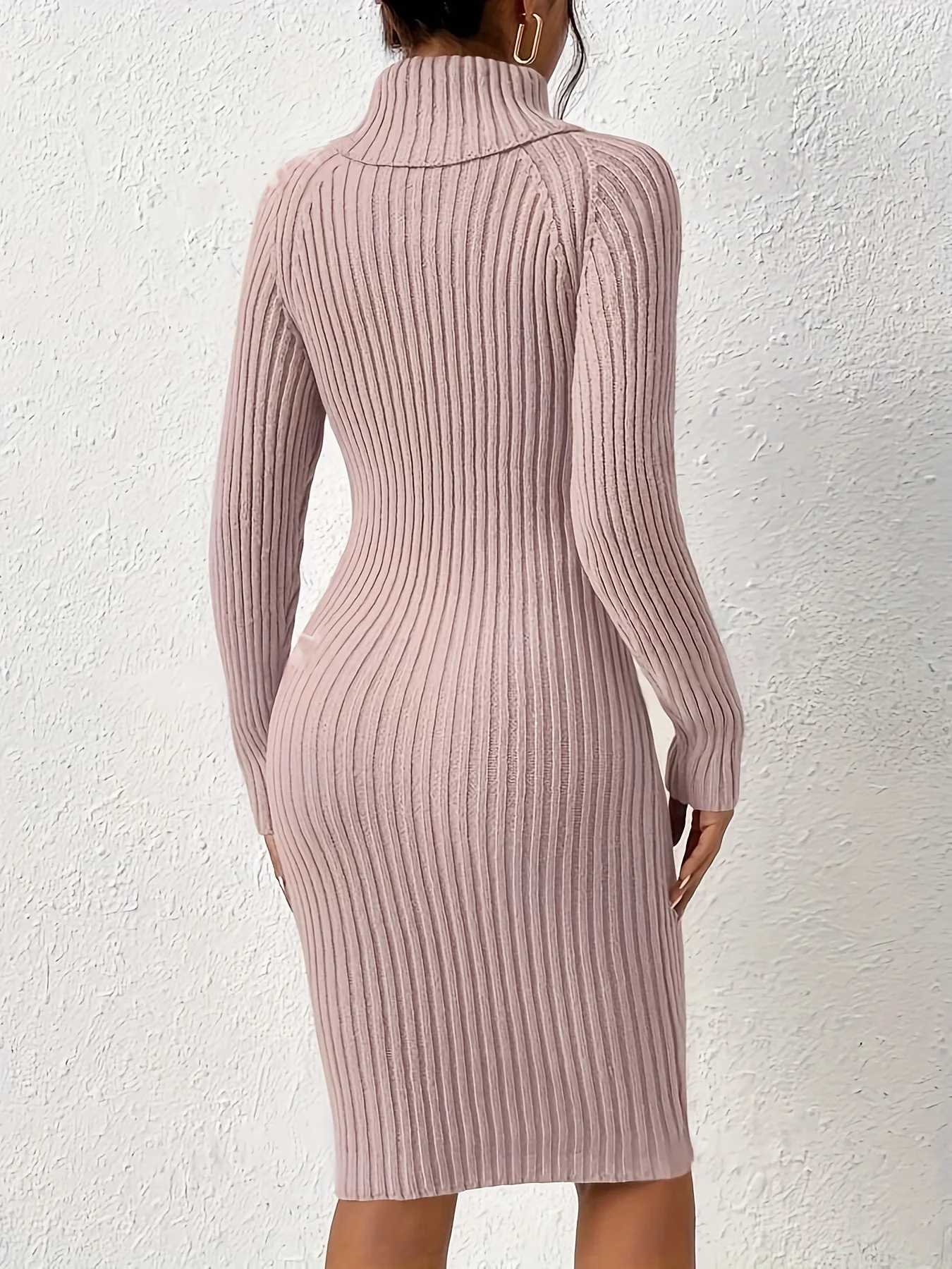 The new autumn and winter style is a high-necked slim-fitting knit dress M260311