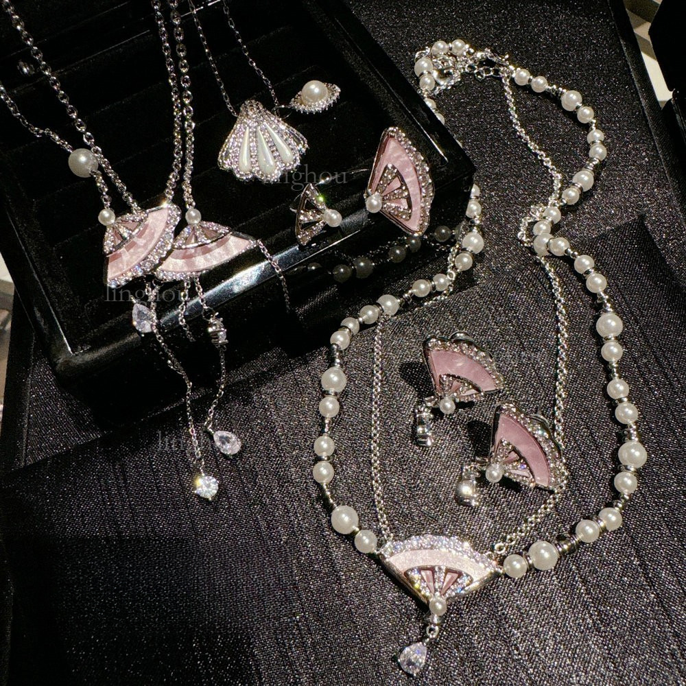 2026 Retro Scallop Mother Of Pearl Designer Necklace Luxury Brand Women's Jewelry Fashion Palace Style Pink Fan Earrings Trendy Accessories Whole