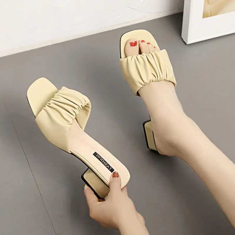 2025 new Korean version high-heeled sandals for women with thick heels a straight drag and a mid heeled shoe for women K260311