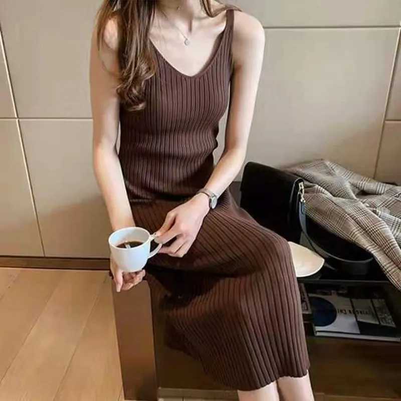 Simple Versatile Solid V-neck Casual Sleeveless Mid Length Camisole Dress Spring Autumn Elegant Casual Womens Knitted Dress New M260311