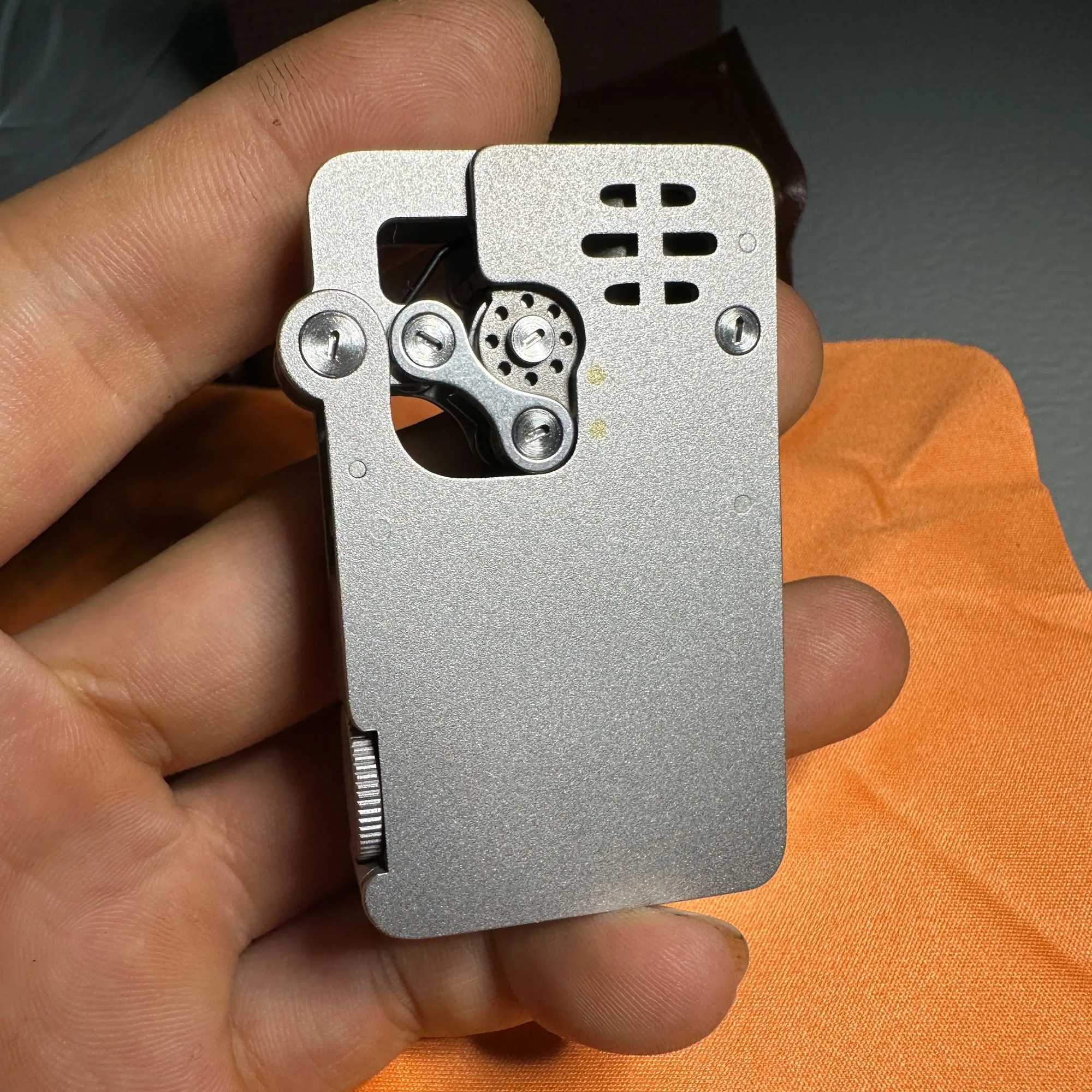 Stainless Steel Mechanical Fuel Oil Pocket Lighter Automatic Personalized Ejection Oil Cigarette Lighter N260311