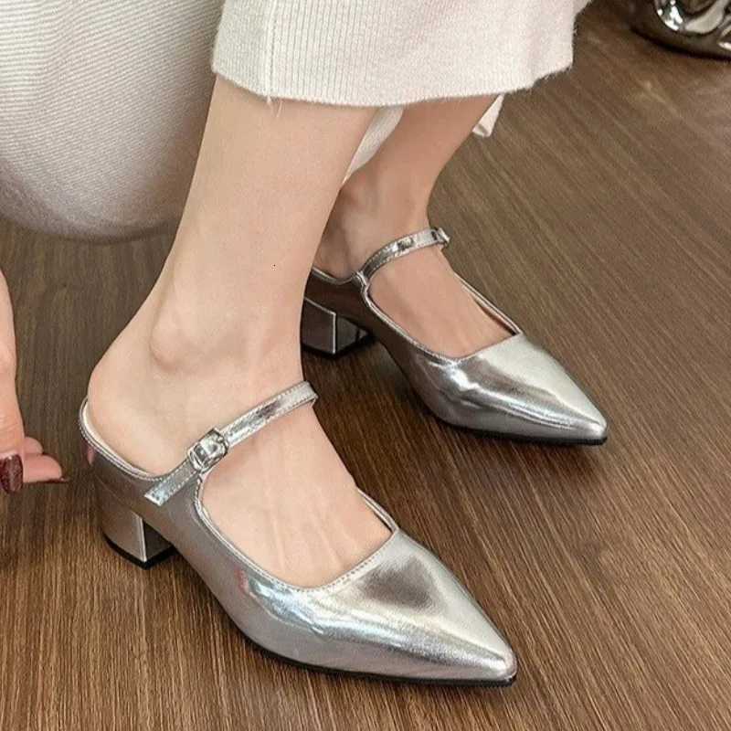 Wearing Baotou High-heeled Shoes for Women in Summer New Pointed Toe Shallow Mouth with Square Heel K260311