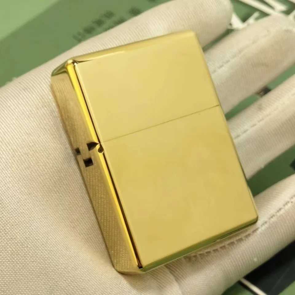 912 Retro High End Waterproof Sealed Armor Constantine Kerosene Lighter 3/5 Hinge Metal Petrol Lighter Mens Gift 150G N260311