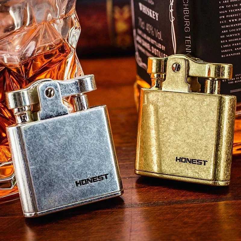 New Windproof Retro Brass Cigar Lighter Cigar Lighter Men Smoking Accessories Gadget Metal Luxury Kero sene Lighter Waterproof N260311