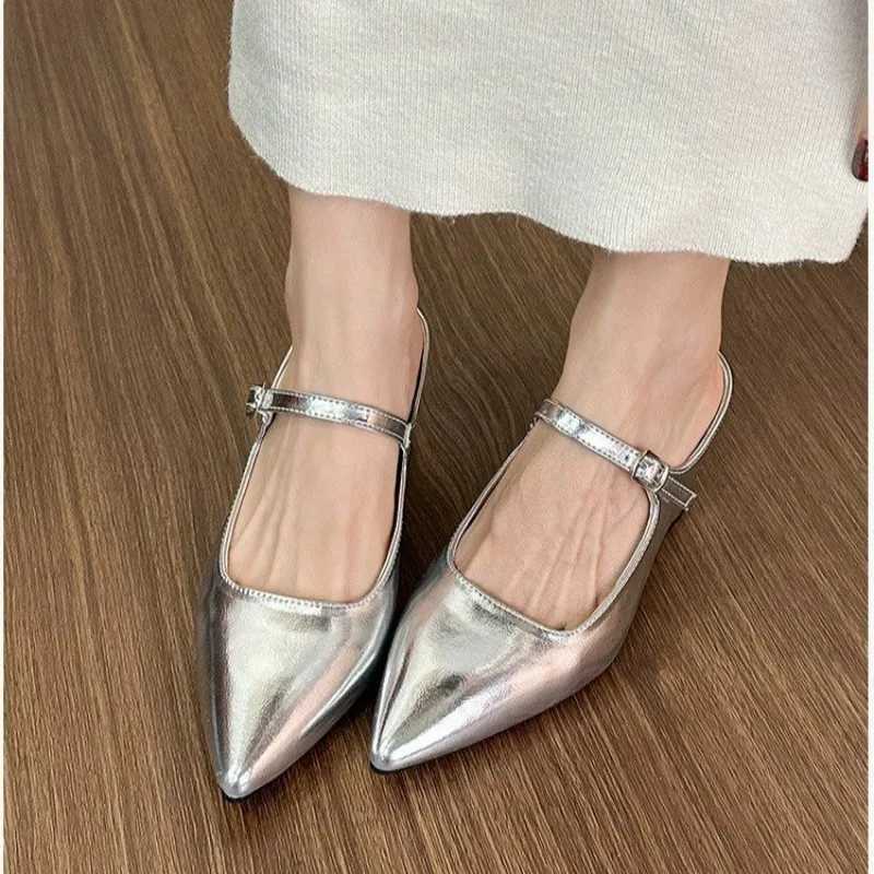 Wearing Baotou High-heeled Shoes for Women in Summer New Pointed Toe Shallow Mouth with Square Heel K260311