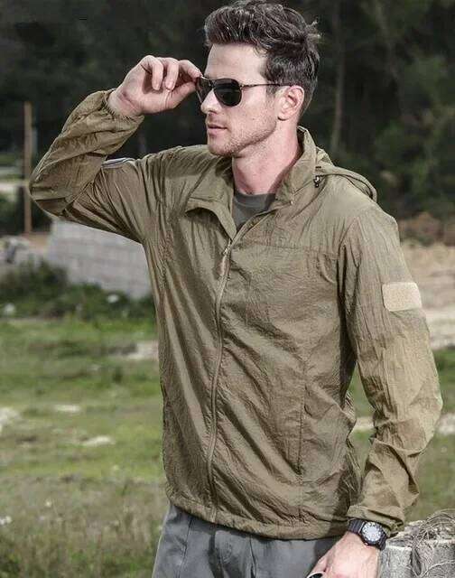 Lightweight Waterproof Tactical Jacket Men Summer Breathable Thin Hoody Raincoat Hunting Portable Windbreaker Skin Jackets 26H0311