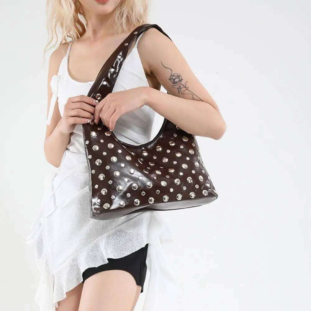 Portable Metal Stud Rivet Shoulder Spicy Punk Style Underarm Handbag Sweet Cool Bucket Bag Girl XJ260311