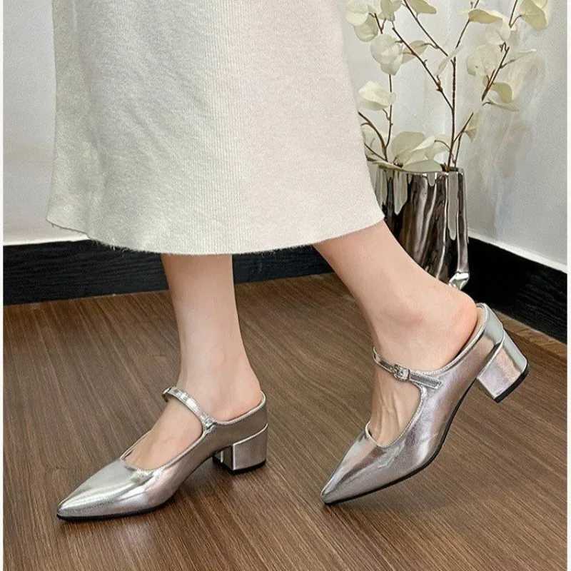 Wearing Baotou High-heeled Shoes for Women in Summer New Pointed Toe Shallow Mouth with Square Heel K260311