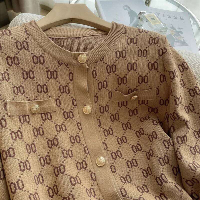 Vintage Jacquard Knitted Cardigan New Autumn Winter Women O Neck Long Sleeve Golden Buttons Elegant Sweater Coats Knitwear T MAKOUFEI