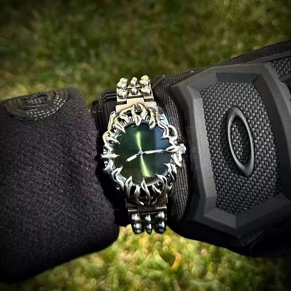 Men's Classic Retro Claw Alabaster Y2K Watch for Men European American Fashion Cool Alien Advanced Design Quartz Watches