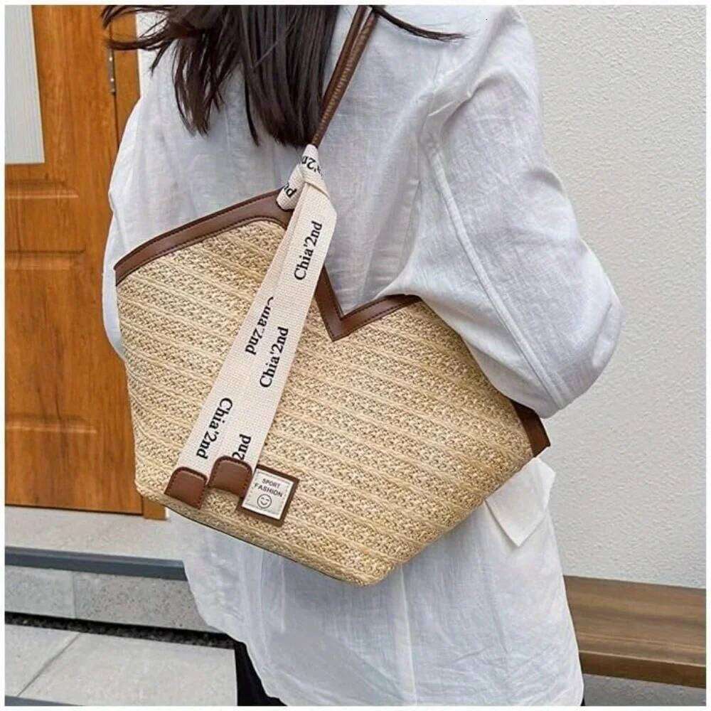 Chic Straw Beach Tote Women Lightweight Woven Handbag Shoulder Bag Perfect for Summer Vacations, Pool Days, Travel XJ260311
