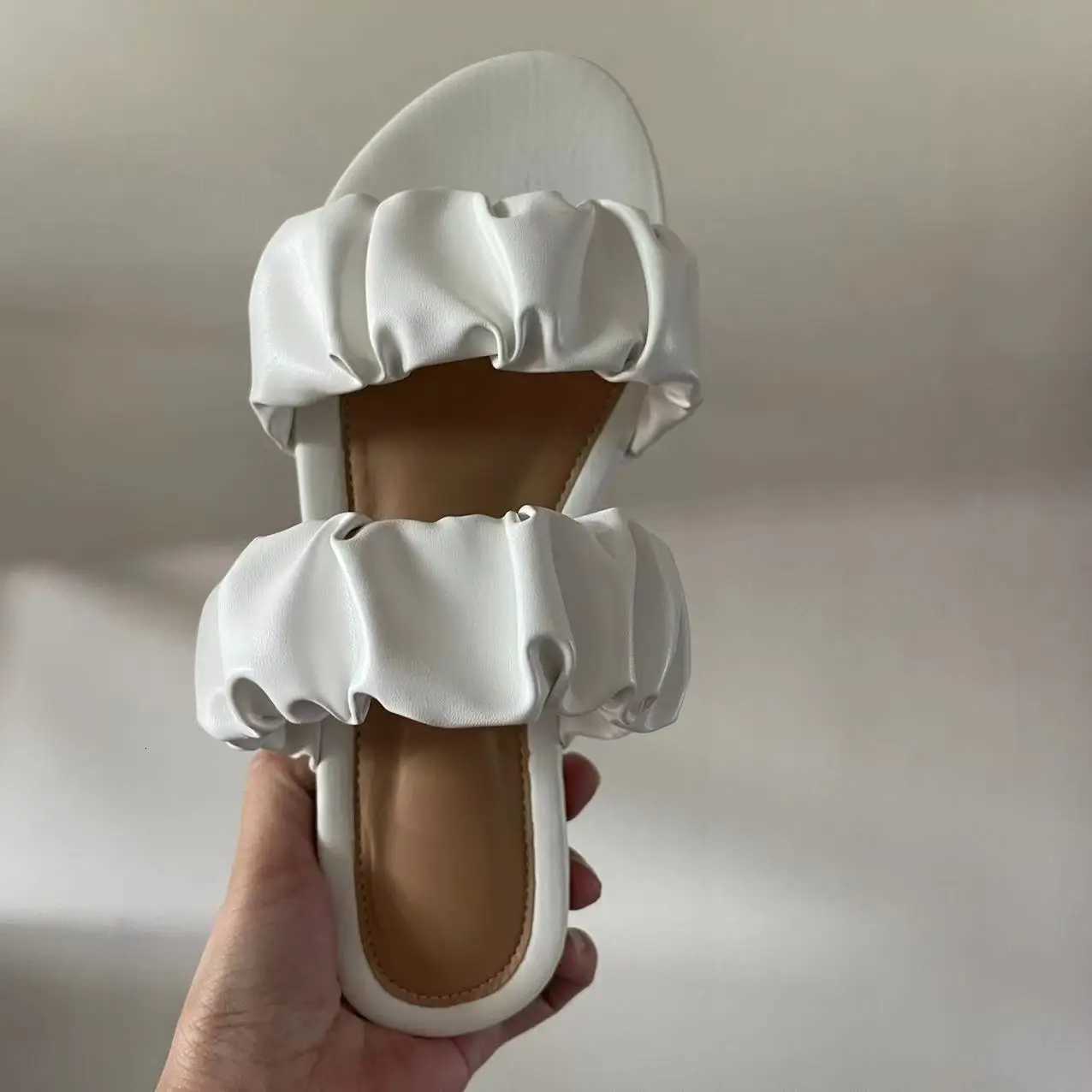 2024 womens summer new double-layer leather sandals pleated flat bottomed womens outdoor beach outdoor slippers K260311