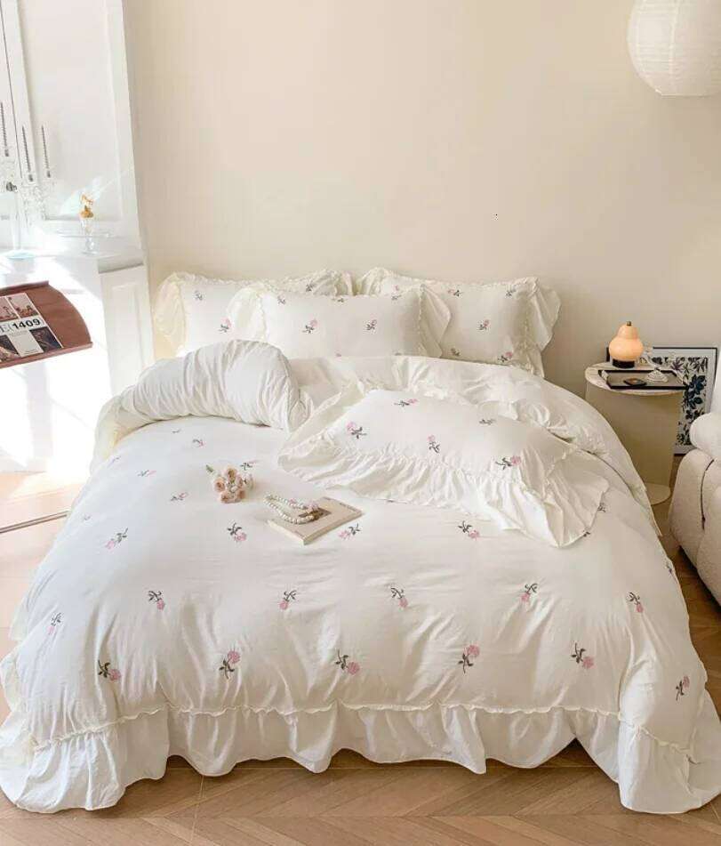 3pcs Rose Embroidered Duvet 1*Duvet Cover + 2*Pillowcase, Without Core, Princess Style Lace Bedding Set H260311