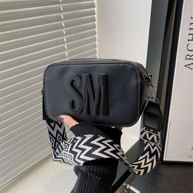 Stylish Versatile Women Single SM Letter Pu Leather Small Square Bag, Leisure Wide Shoulder Strap Cross Body Bags XJ260311