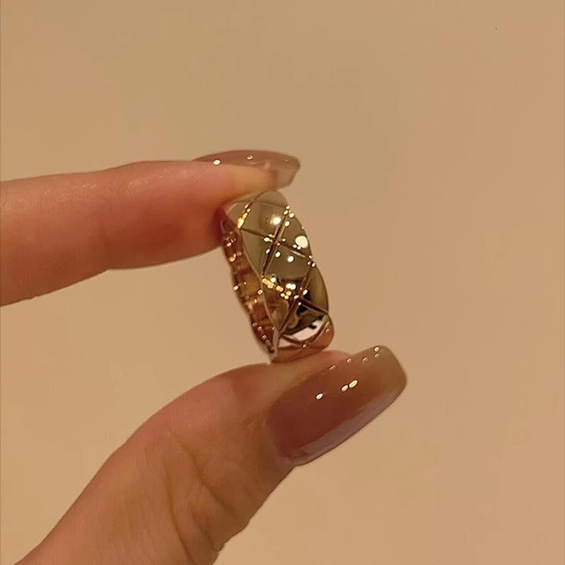 Luxury Brand Designer Jewelry Vintage Diamond-Studded Rhombus Wide Ring Style Light Luxury Elegant Full Diamond Cross Stacking Index Finger Ring