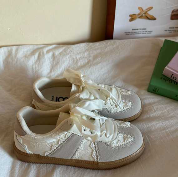 Silver lace new limited edition women's best-selling shiny lace-up thin style retro ballet-style white shoes H260311