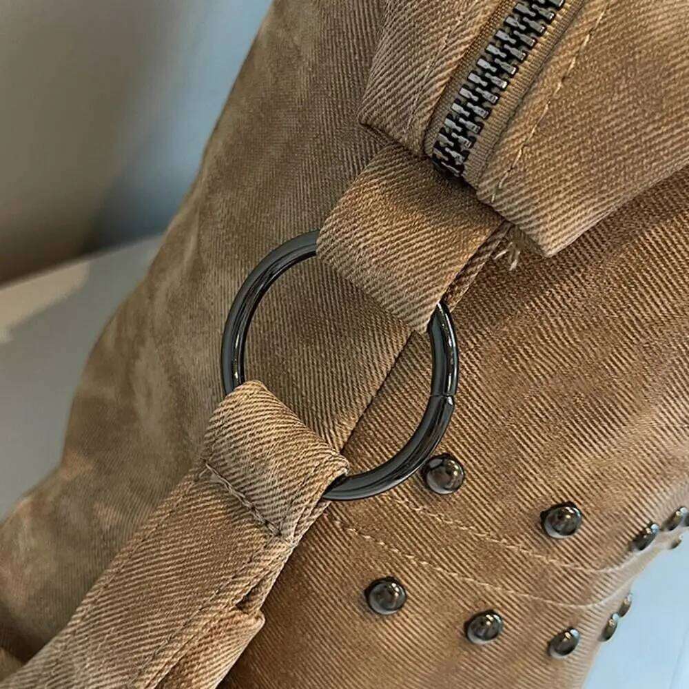 PU Leather Rivet Shoulder Bags Retro American Fashion Design Locomotive Style Underarm Bag Solid Color Large Capacity XJ260311