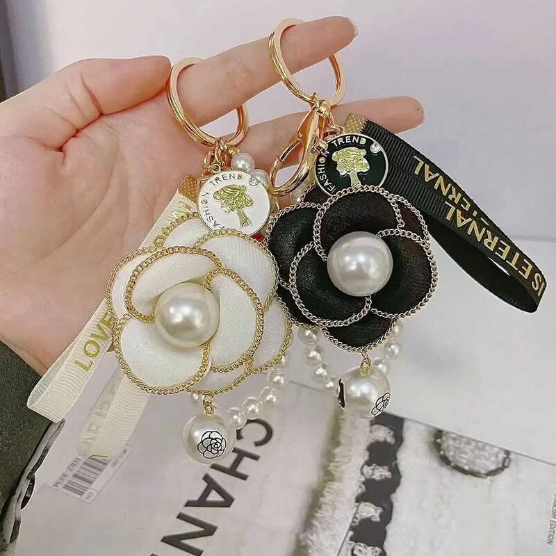 Women Bag Pendant White Black Camellia Pearl String Fashion Car Keychain Personality Decor Ornaments Wholesale