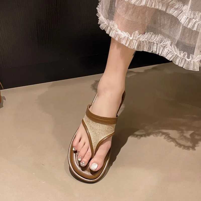 2025 Pu Leather Flat Heels Flip Flops Women Lightweight Clip Toe Soft Sole Woman Summer Non Slip Beach Sandals Female K260311