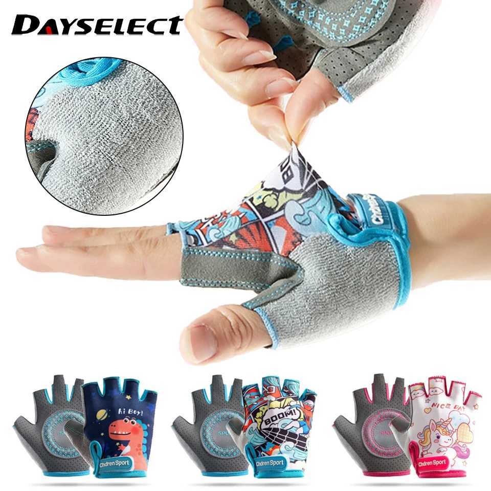 1Pair Childrens Gloves Half Finger 3-12 Years old Sports Gloves Non-slip Breathable Sweat Absorbent Cycling Writing Skateboard M260311
