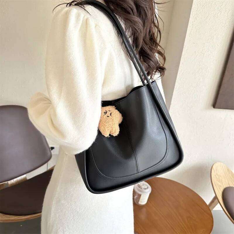 Stylish Bucket Tote Bags, Women Handbag Shoulder Purses with Cute Fluffy Bear Pendant, Chic Accessories for Everyday Fashion XJ260311