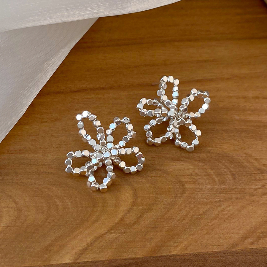 Silver needle hollow flower stud earrings, minimalist style, unique trendy, fashionable and versatile, niche high-end earrings - view 5