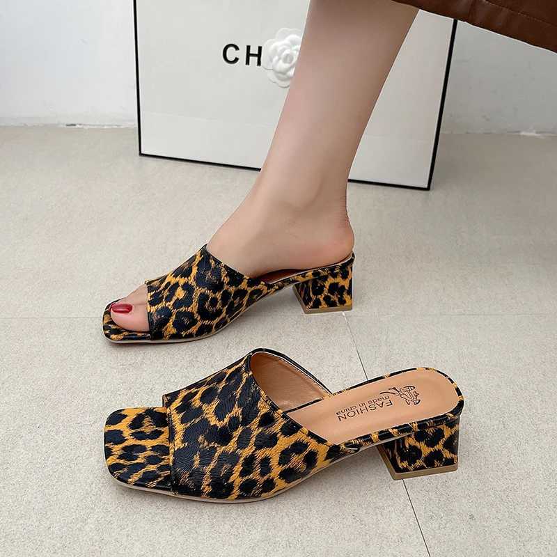 2025 New Summer New Square Toe High-heeled Womens Outside Wear Leopard Print Casual Slides Fashion Chunky Heel Sandals K260311