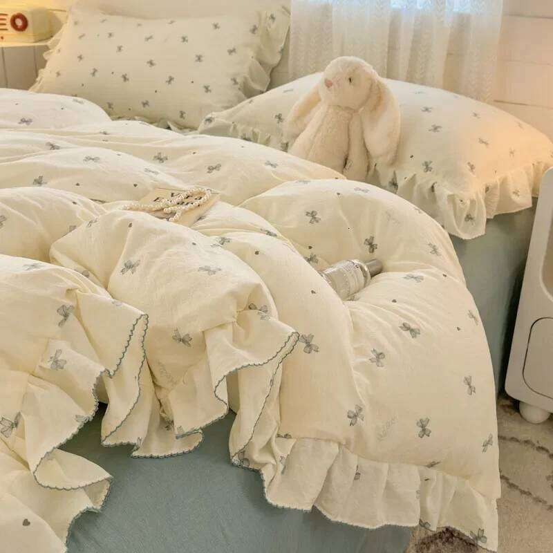2025 Princess Style Bedding Sets Ruffle Lace Bow Quilt Romantic Bedclothes Decor Woman Girls Bedroom Duvet Cover 4pcs H260311