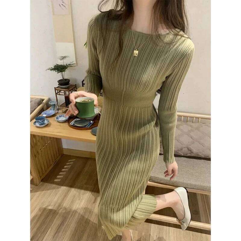 Minimalist Round Neck Knitted Dress Women in Autumn and Winter Maillard Temperament Waist Cinching Base Hip Hugging Fur Skirt Z260311