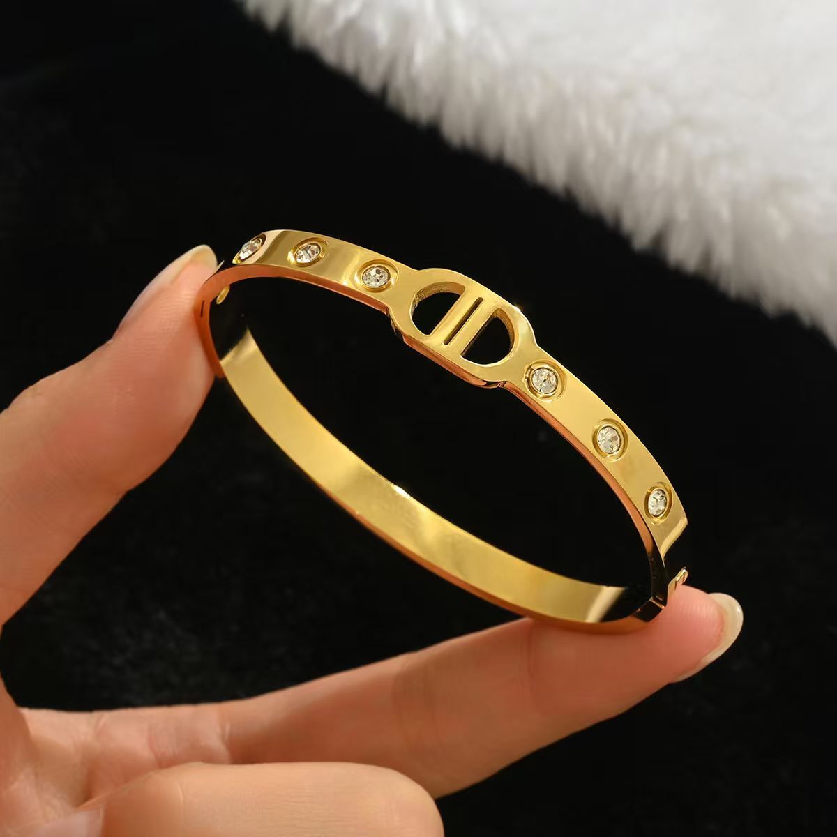 Luxury Brand Designer Jewelry Hot-Selling Fashion Versatile Brace For Women, Light Luxury High-End Feel European And American Style Non-Fading Fashion Daily Use