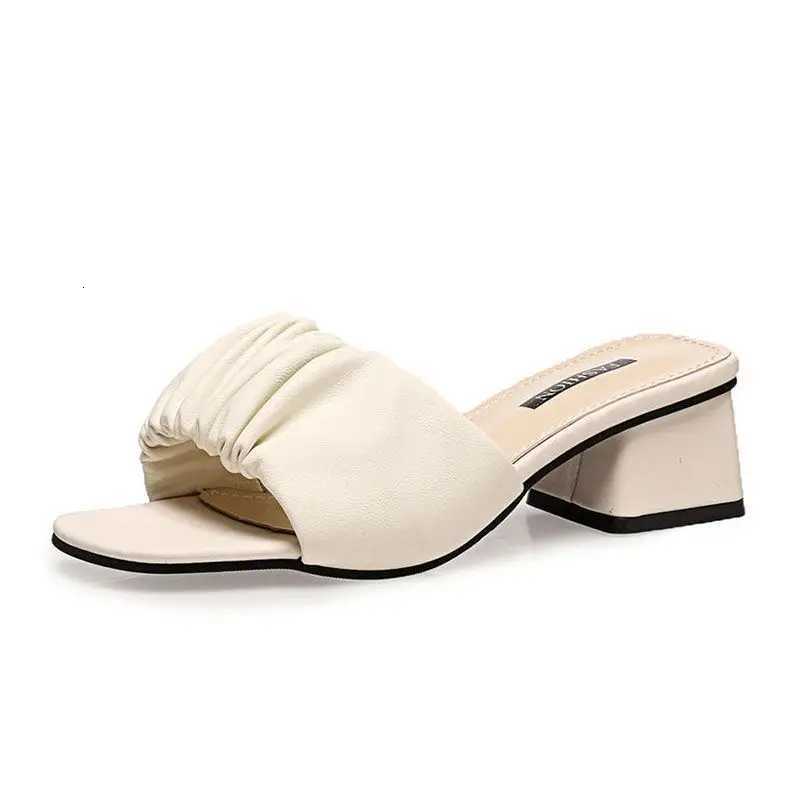 2025 new Korean version high-heeled sandals for women with thick heels a straight drag and a mid heeled shoe for women K260311
