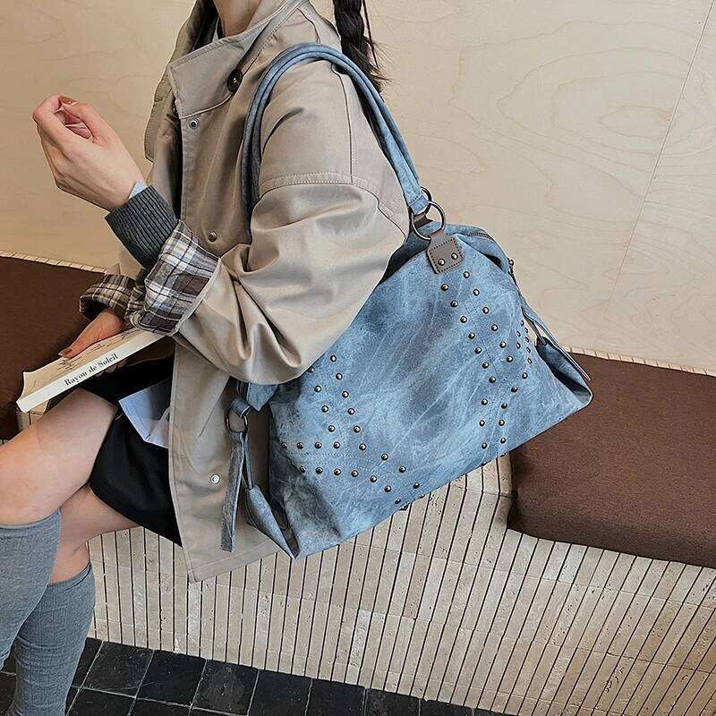 LEFTSIDE Rivets Large Capacity PU Leather Shoulder Bag for Women 2025 Winter Luxury Lady Punk Style Designer Tote Bags Handbags XJ260311