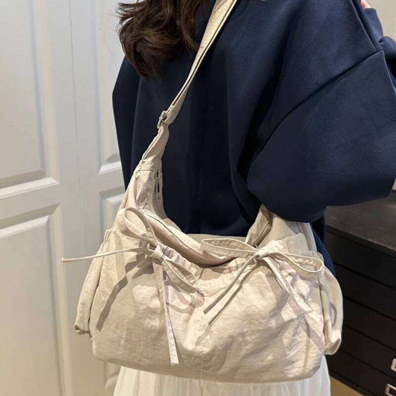 2026 New Faion Commuter Class Single oulder Casual Lightweight Tote Bag Korean Sle Pleated Versatile Handbag designer bag XJ260311