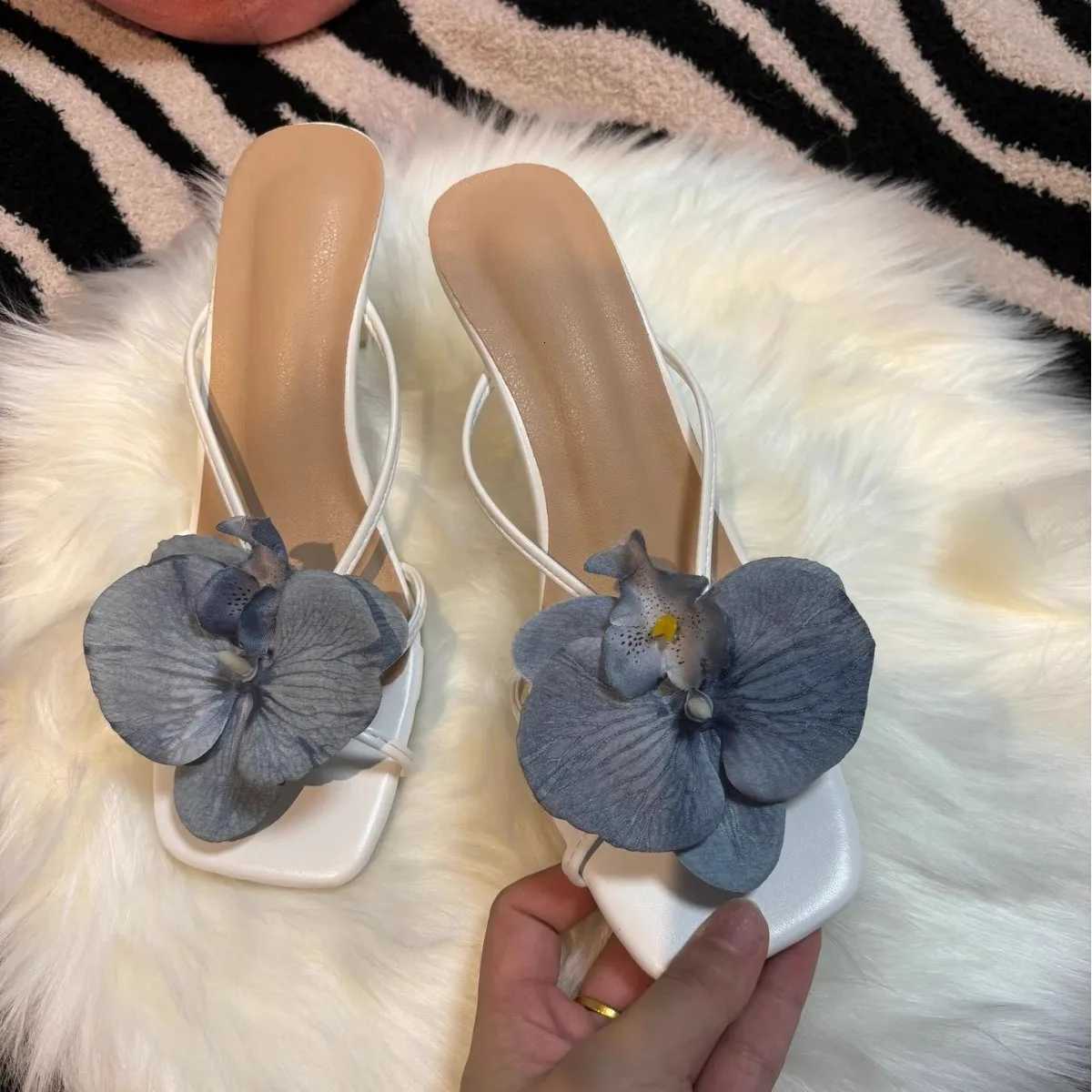 Phalaenopsis Orchid Resort Style High-Heeled Sandals 2025 Summer New Floral Fashion Beach Sandals K260311